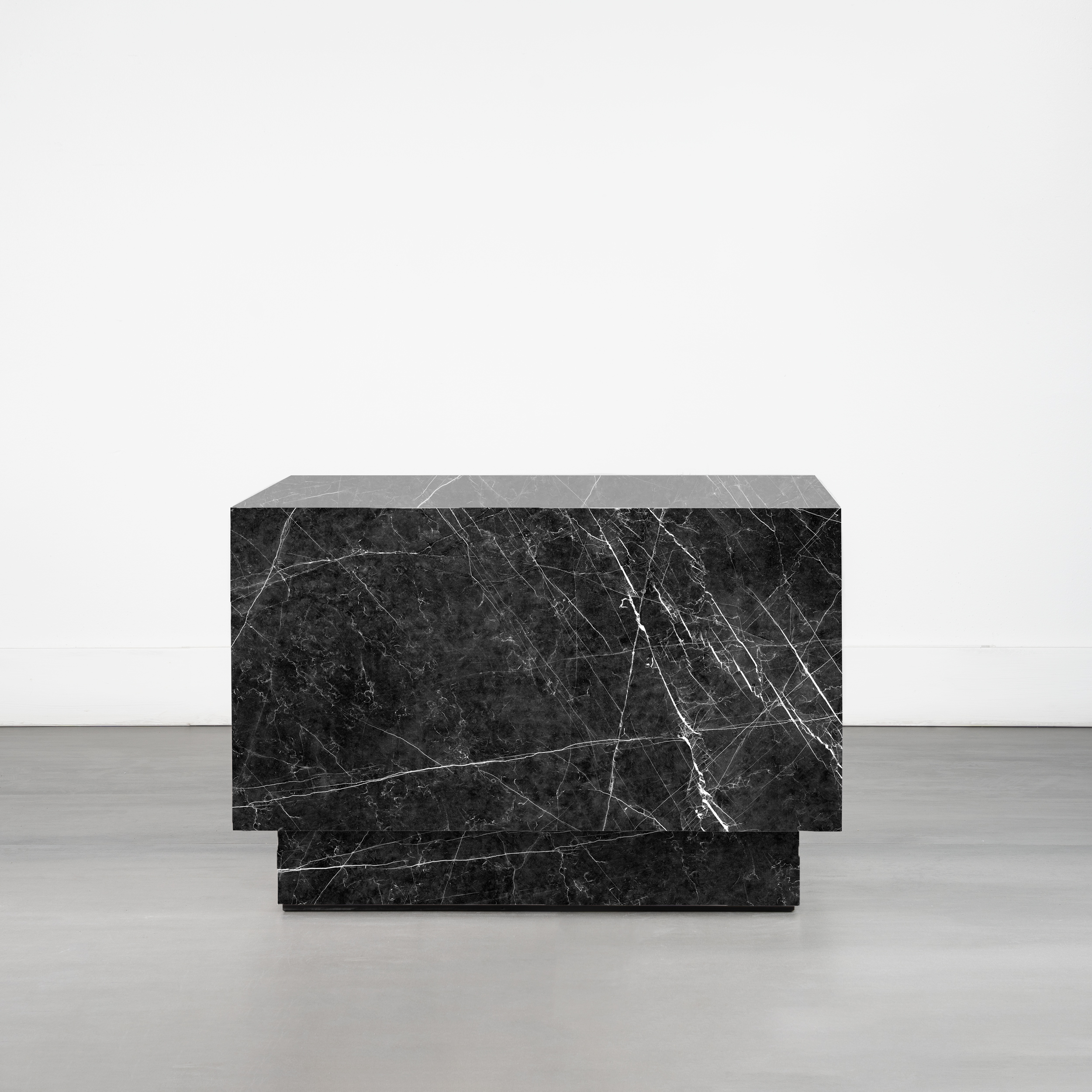 Square Coffee Table in Black Marquina Large-format Porcelain