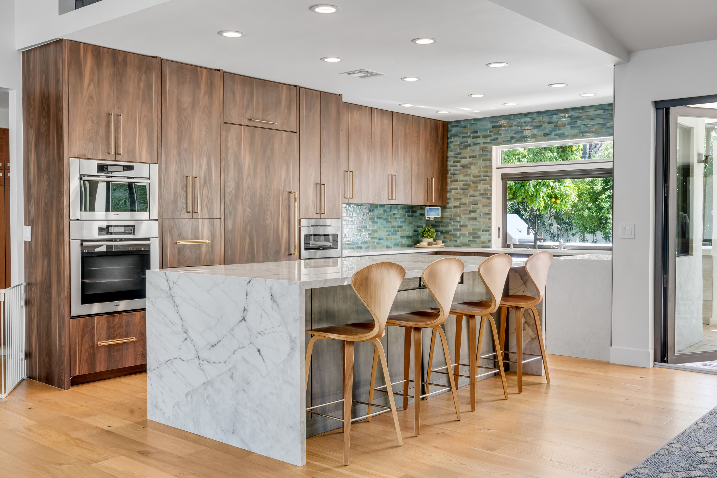Large-format Porcelain Sintered Stone Countertop in White Patagonia Polished