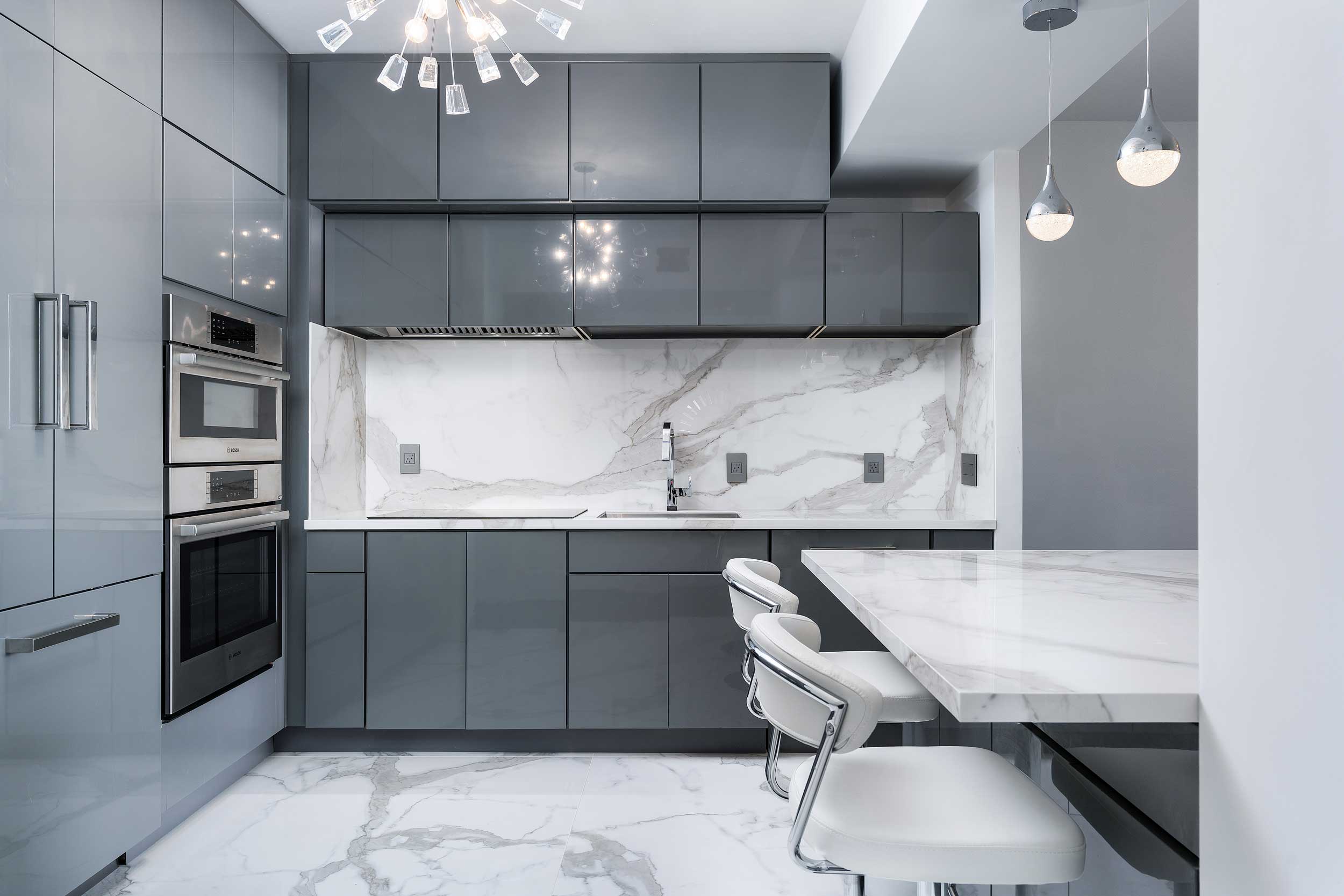 Large-format Porcelain Sintered Stone Kitchen Countertops and Backsplash in White Classico