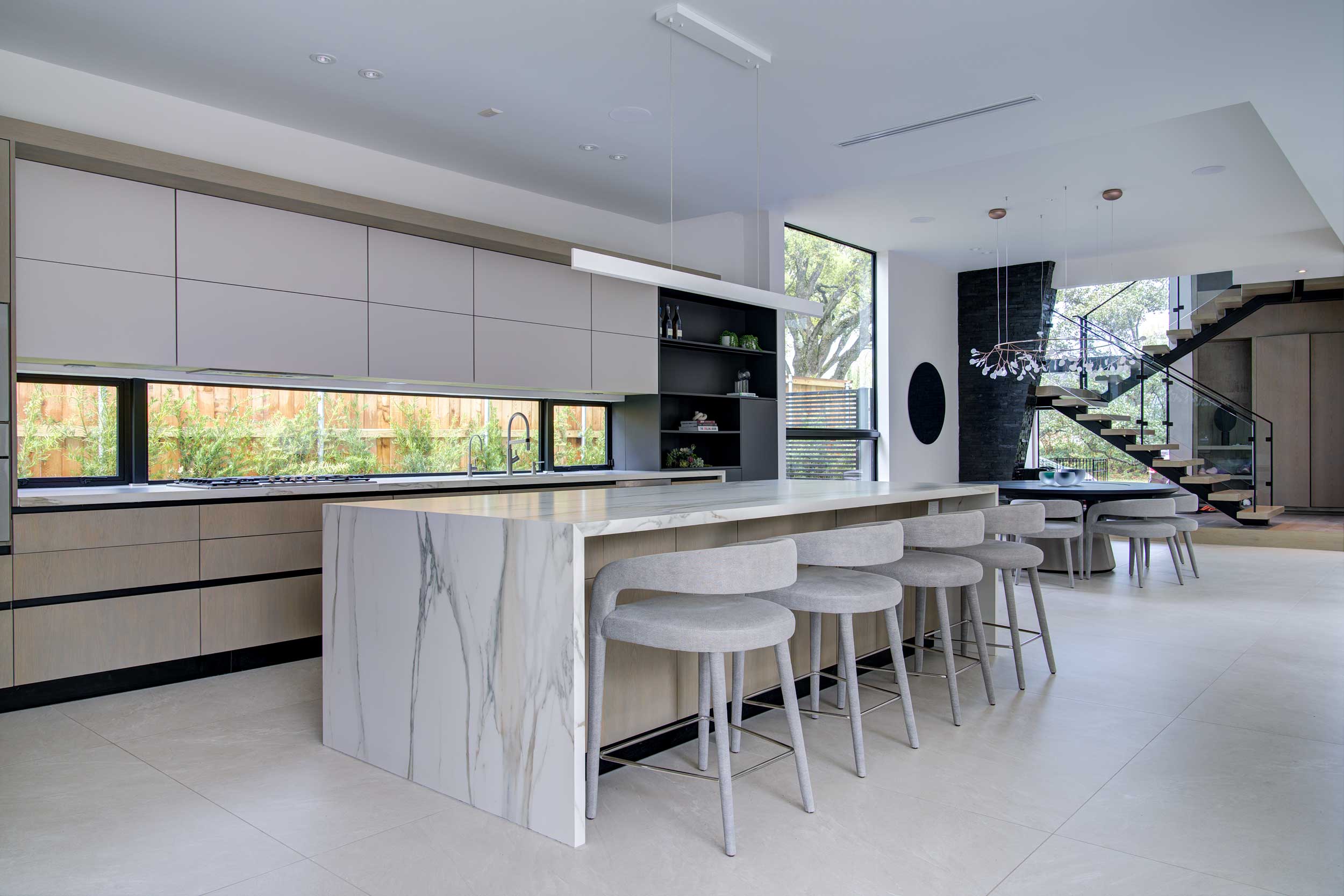 Large-format Porcelain Sintered Stone Kitchen Countertops and Waterfall Island