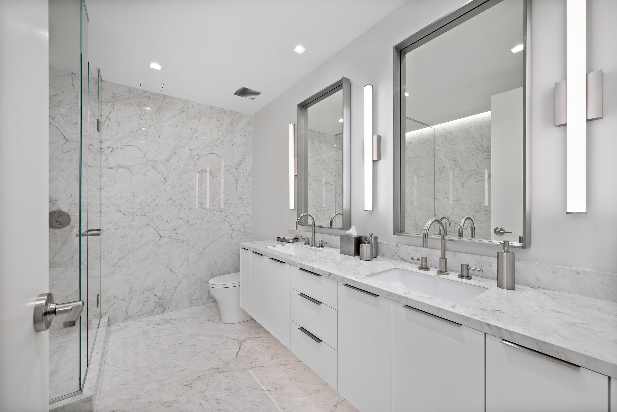 Large-format Porcelain Sintered Stone Shower Wall Cladding, Bathroom Vanity, and Flooring in Bianco Carrara
