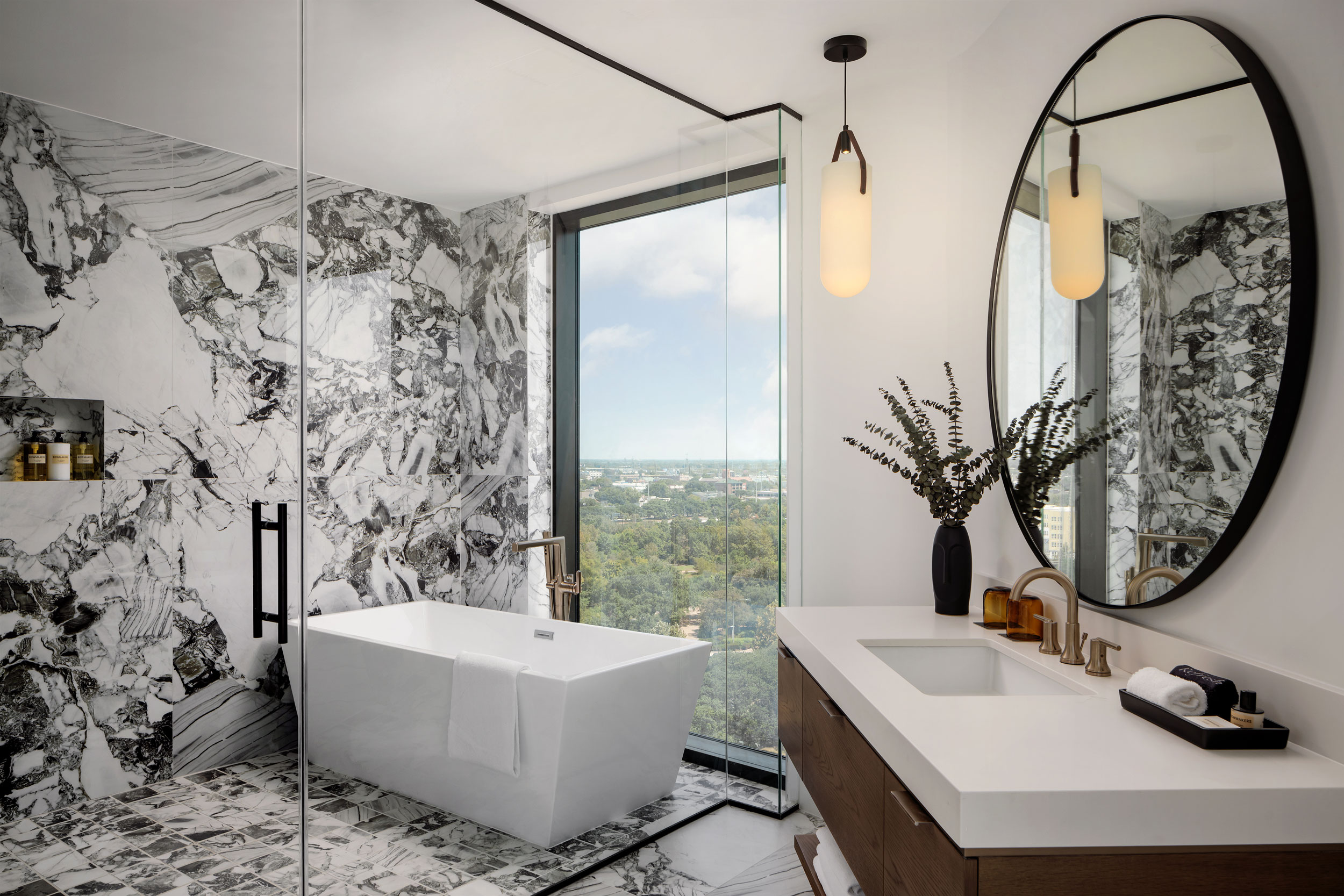 Large-format Porcelain Sintered Stone Shower Walls, Niche, and Flooring in Jade