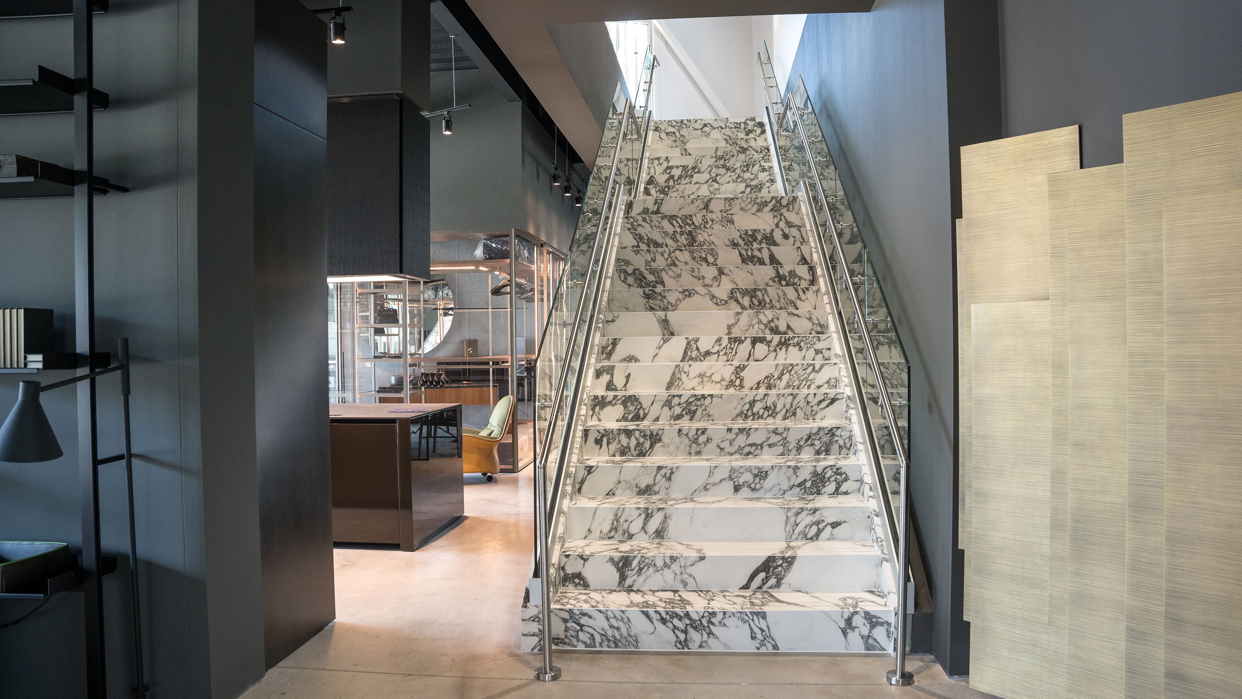 Large-format Porcelain Sintered Stone Staircase in Arabescato